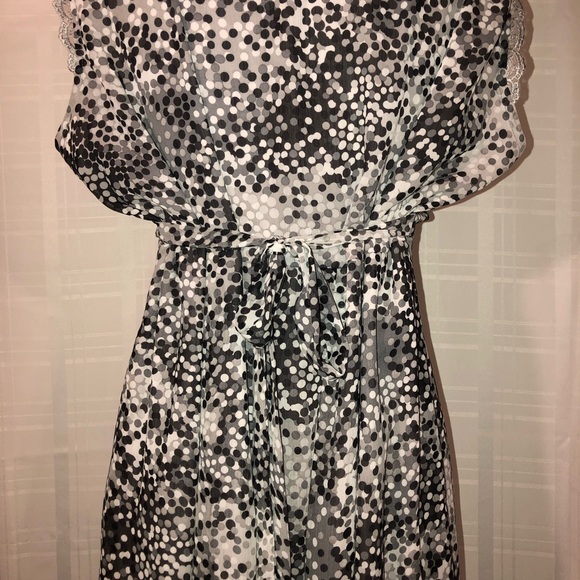 ‼️SOLD‼️ Essentials by Milano Dress - Picture 7 of 10